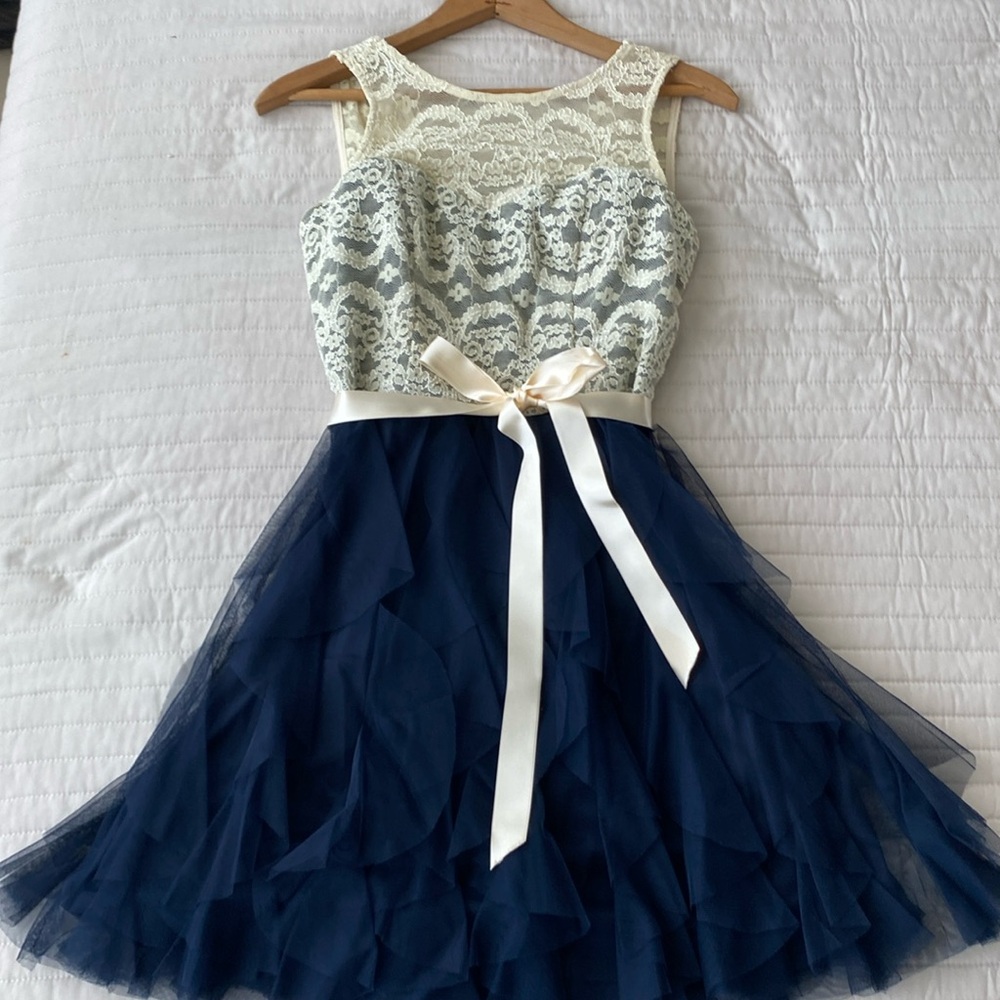 Macys prom dress 
Size 7-8